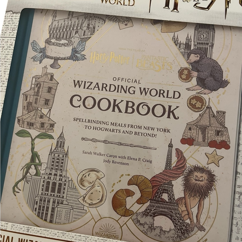 Warner Bros. Wizarding World Cookbook & Rolling Pin Set - New - Picture 4 of 8
